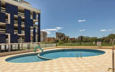 Aroca: Appartamento, Materiale Composito, Condominio, Shade, Piscina, Balcone, Hotel
