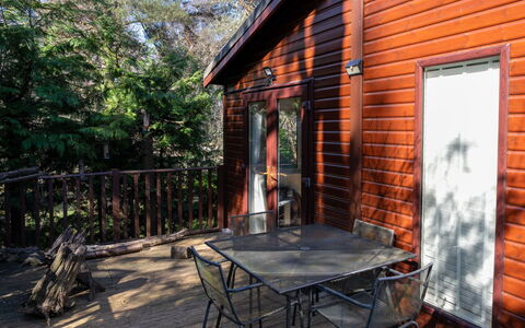 Lodge 7: Legna, Latifoglie, Color Legno, Villetta, Log Cabin, Portico, Deck, Plank, Edifici Giardino, Shade
