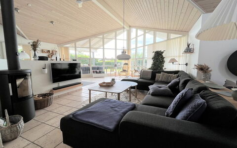 Sejer - 350M from the Sea: Casa, Divano, Soggiorno, Soffitto, Design, Latifoglie, Pianta Della Casa, Ventilatore, Lampada