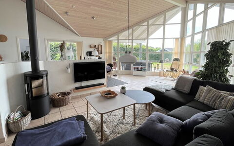Sejer - 350M from the Sea: Divano, Interior Design, Pavimentazione, Soggiorno, Legna, Mobilia, Pavimento, Soffitto, Casa