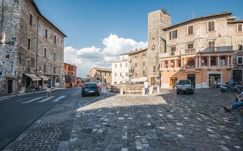 Casa Rosmarino, Ac, Wifi, Narni: Costruzione, Parete, Finestra, Città, Manto Stradale, Cittadina, Facciata, Architettura, Quartiere, Strada