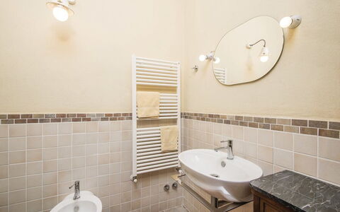 Casa Lavanda, Ac, Wifi, Narni: Pavimentazione, Pavimento, Interior Design, Bagno, Idraulico Fixture, Soffitto, Idraulico, Piastrella, Camera, Rubinetto