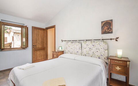 Casa Lavanda, Ac, Wifi, Narni: Parete, Mobilia, Casa, Camera Da Letto, Letto, Appartamento, Telaio Del Letto, Bedding, Lenzuolo, Biancheria