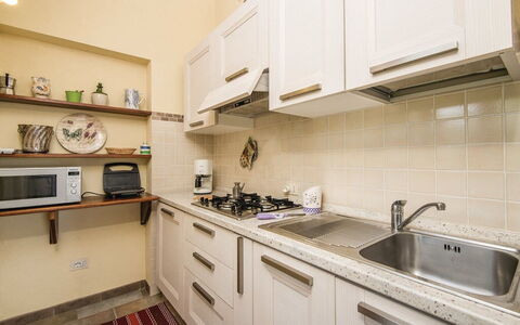 Casa Lavanda, Ac, Wifi, Narni: Elettrodomestico Da Cucina, Cucina, Controsoffitto, Apparecchio Major, Cabinetry, Legna, Interior Design, Cucina Stufa, Lavandino Della Cucina, Pavimentazione