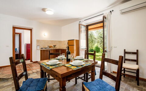 Casa Alloro, Ac, Wifi, Narni: Pavimentazione, Mobilia, Porta, Sedia, Color Legno, Soffitto, Cucina & Sala Da Pranzo Tavolo, Latifoglie, Sala Da Pranzo, Pianta Della Casa