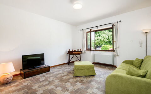 Casa Alloro, Ac, Wifi, Narni: Mobilia, Interior Design, Pavimentazione, Pavimento, Parete, Camera, Legna, Divano, Soffitto, Soggiorno