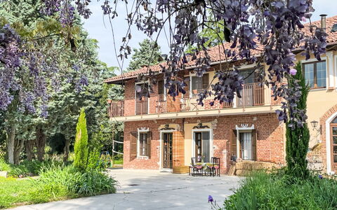 Asti 50: Casa, Appartamento, Balcone, Estate, Shade, Villa, Eco Hotel, Portico, Landscaping, Dimora