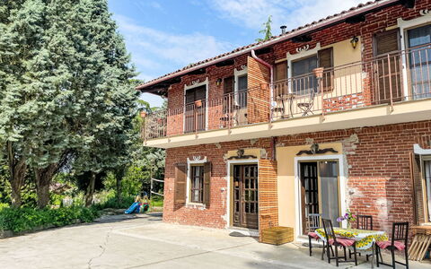 Asti 50: Casa, Appartamento, Balcone, Estate, Shade, Villa, Eco Hotel, Portico, Landscaping, Dimora