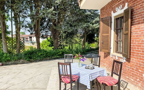 Asti 50: Casa, Appartamento, Balcone, Estate, Shade, Villa, Eco Hotel, Portico, Landscaping, Dimora