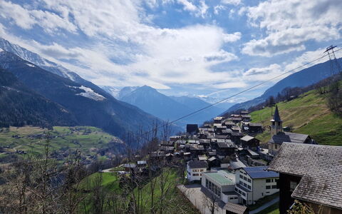 Dorfstrasse 97 2. Og Süd: Geografia Montane, Collina, Highland, Area Rurale, Villaggio, Hill Station, Insediamento Umano, Catena Montuosa, Valle, Paesino Di Montagna