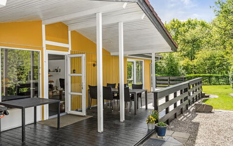Frethi - 30Km from the Sea: Legna, Portico, Casa, Villetta, Deck, Shade, Estate, Raccordo, Latifoglie, Cortile