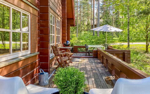 Casa Vierumäki: Mobilia, Interior Design, Pavimentazione, Pavimento, Tavolo, Soffitto, Cucina & Sala Da Pranzo Tavolo, Illuminazione, Sedia, Casa