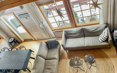Casa Vierumäki: Mobilia, Interior Design, Pavimentazione, Pavimento, Tavolo, Soffitto, Cucina & Sala Da Pranzo Tavolo, Illuminazione, Sedia, Casa