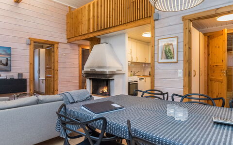 Casa Vierumäki: Mobilia, Interior Design, Pavimentazione, Pavimento, Tavolo, Soffitto, Cucina & Sala Da Pranzo Tavolo, Illuminazione, Sedia, Casa
