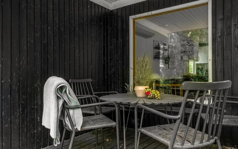 Gitten - from the Sea: Legna, Casa, Portico, Deck, Latifoglie, Tetto, Color Legno, Pavimento In Legno, Eco Hotel