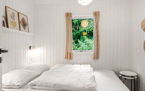 Gitten - from the Sea: Camera Da Letto, Letto, Interior Design, Legna, Soffitto, Bedding, Mobilia, Lenzuolo, Pavimento, Pavimentazione