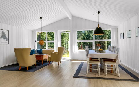Balthasar - 400M from the Sea: Pavimentazione, Interior Design, Pavimento In Legno, Legna, Pavimento, Soffitto, Mobilia, Soggiorno, Pavimento Laminato, Divano