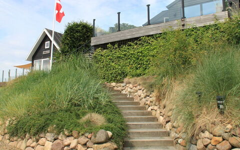 Valia - 20M from the Sea: Arbusto, Roccia, Comunita 'Impianto, Groundcover, Pendenza, Giardino, Landscaping, Shrubland, Passerella, Trail