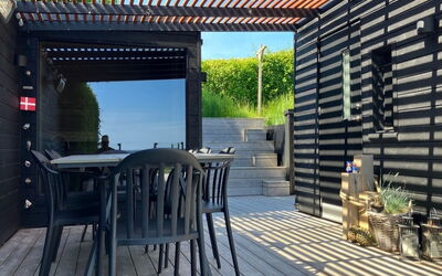 Valia - 20M from the Sea