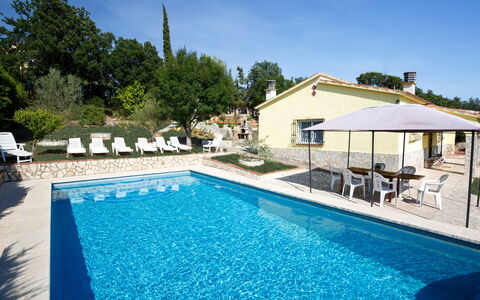 Antem: Acqua, Cielo, Proprietà, Piscina, Costruzione, Pianta, Azzurro, Albero, Shade, Corpo D'Acqua