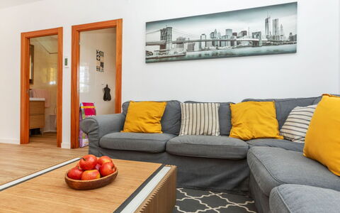 Antem: Mobilia, Interior Design, Pavimentazione, Divano, Pavimento, Parete, Legna, Camera, Appartamento, Soggiorno
