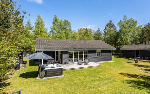 Marlena - 1.1Km from the Sea: Tetto, Casa, Zona Residenziale, Casa, Estate, Villetta, Design