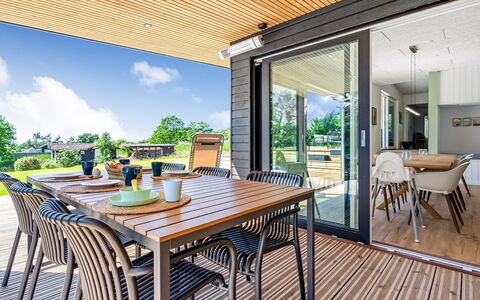 Arjuna - 750M from the Sea: Legna, Casa, Portico, Deck, Latifoglie, Tetto, Color Legno, Pavimento In Legno, Eco Hotel