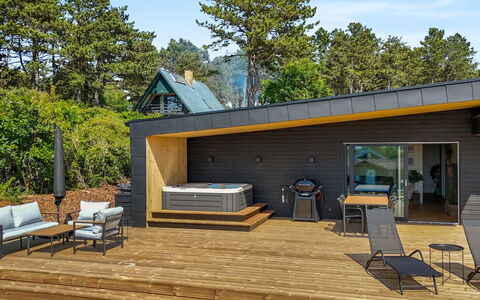 Arjuna - 750M from the Sea: Legna, Casa, Portico, Deck, Latifoglie, Tetto, Color Legno, Pavimento In Legno, Eco Hotel