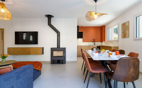 Ohana: Mobilia, Interior Design, Pavimentazione, Parete, Lampada, Pavimento, Soffitto, Legna, Camera, Soggiorno
