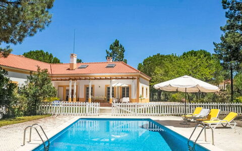 Ua 25- Pine Villa: Piscina, Zona Residenziale, Casa, Casa, Estate, Ricorrere, Agriturismo, Tempo Libero, Shade, Eco Hotel