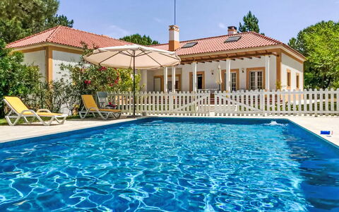 Ua 25- Pine Villa: Piscina, Zona Residenziale, Casa, Casa, Estate, Portico, Ricorrere, Eco Hotel, Hacienda, Villa