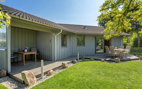 Steffenie - 250M from the Sea: Legna, Casa, Portico, Deck, Latifoglie, Tetto, Color Legno, Pavimento In Legno, Eco Hotel