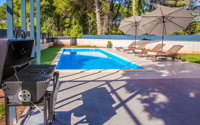 Villa Eva Tar