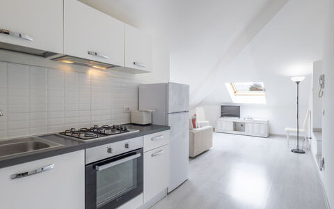Meina 150: Pavimentazione, Pavimento, Soffitto, Interior Design, Cucina, Mobilia, Apparecchio Major, Controsoffitto, Camera, Casa