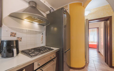 Appartamento Brezza Marina: Pavimentazione, Interior Design, Cucina, Apparecchio Major, Pavimento, Soffitto, Controsoffitto, Elettrodomestico Da Cucina, Camera, Illuminazione
