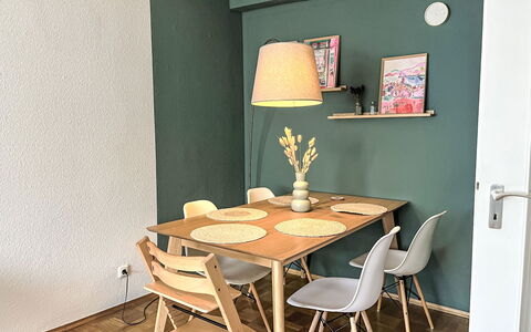 Apartment Magdalena: Mobilia, Interior Design, Pavimentazione, Legna, Sedia, Pavimento, Tavolo, Cucina & Sala Da Pranzo Tavolo, Camera, Sala Da Pranzo