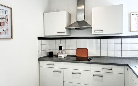 Apartment Magdalena: Cucina, Controsoffitto, Cabinetry, Elettrodomestico Da Cucina, Interior Design, Pavimentazione, Lavandino Della Cucina, Apparecchio Major, Lavello, Rubinetto