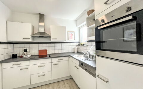 Apartment Magdalena: Cucina, Elettrodomestico Da Cucina, Controsoffitto, Cabinetry, Apparecchio Major, Pavimentazione, Interior Design, Elettrodomestico, Cucina Stufa, Pavimento