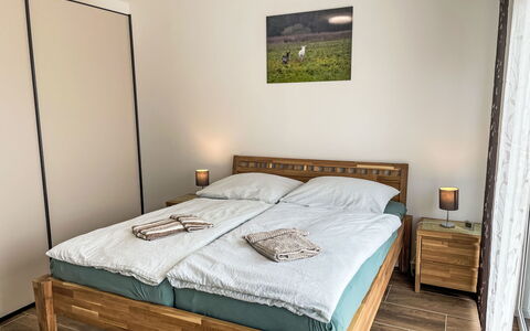 Der Kleine Kranich: Letto, Mobilia, Camera Da Letto, Pavimentazione, Pavimento, Interior Design, Bedding, Lenzuolo, Legna, Camera