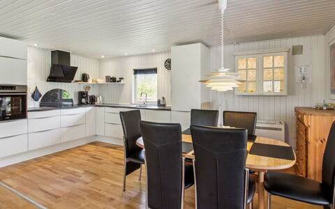 Alia - 30Km from the Sea: Estate, Shade, Driveway, Agriturismo