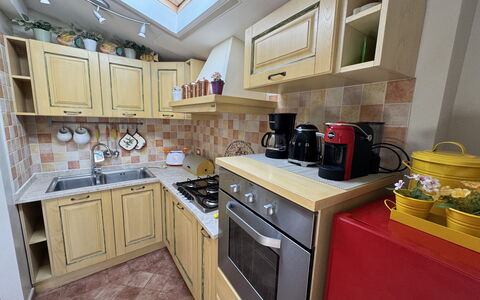 Anna: Elettrodomestico Da Cucina, Cucina, Controsoffitto, Apparecchio Major, Cucina Stufa, Cabinetry, Legna, Pavimentazione, Mobilia, Interior Design