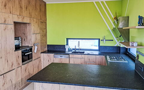 Villa Techelsberg: Pavimentazione, Legna, Interior Design, Pavimento, Controsoffitto, Cucina, Mobilia, Soffitto, Cabinetry, Camera