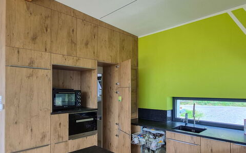Villa Techelsberg: Pavimentazione, Interior Design, Legna, Soffitto, Pavimento, Cucina, Controsoffitto, Mobilia, Camera, Casa