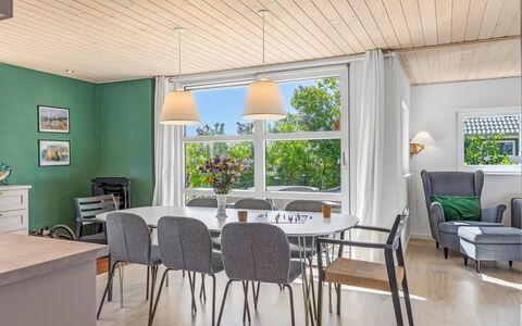 Naya - 500M from the Sea: Mobilia, Interior Design, Pavimentazione, Pavimento, Legna, Soffitto, Tavolo, Sedia, Cucina & Sala Da Pranzo Tavolo, Sala Da Pranzo