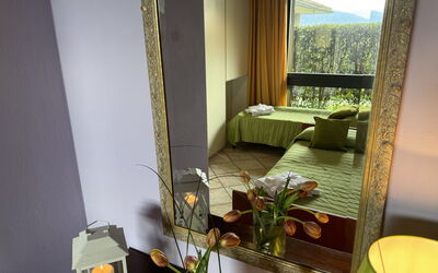 Beta 4: Interior Design, Mobilia, Illuminazione, Specchio, Pavimento, Camera, Bicchiere, Pianta Della Casa, Cornice, Soggiorno