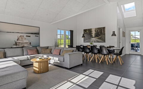 Annina - 250M from the Sea: Tetto, Casa, Casa, Villetta, Porta, Raccordo, Deck, Portico, Plank, Latifoglie