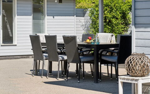 Bodulf - 300M from the Sea: Vegetazione, Arbusto, Primavera, Villetta, Giardino, Shade, Backyard, Cortile, Sedia