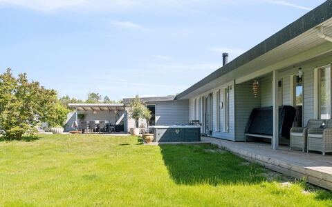 Bodulf - 300M from the Sea: Vegetazione, Arbusto, Primavera, Villetta, Giardino, Shade, Backyard, Cortile, Sedia