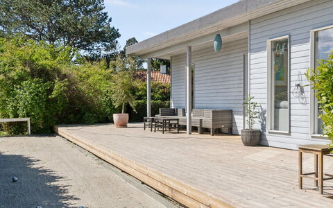 Bodulf - 300M from the Sea: Vegetazione, Arbusto, Primavera, Villetta, Giardino, Shade, Backyard, Cortile, Sedia