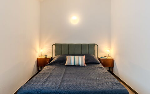 Tre Laghi: Letto, Camera Da Letto, Interior Design, Bedding, Lenzuolo, Mobilia, Pavimentazione, Legna, Pavimento, Biancheria
